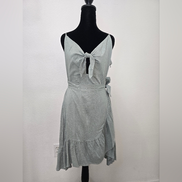 Astr The Label Elegant Sage Green Sleeveless Dress Size M - Picture 2 of 6